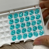 Pierre précieuse Paraiba ovale cultivée en laboratoire, idéale comme pierre centrale pour les bagues de fiançailles, les pendentifs, les boucles d'oreilles et les bijoux fins.
