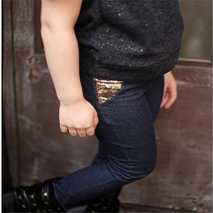 Venta al por Mayor en Línea de Ropa Infantil, Pantalones Casuales de Mezclilla con Lentejuelas en el Bolsillo para Niñas, de China - Product Image 2