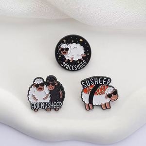 Badge <span class=keywords><strong>de</strong></span> sac à dos ou <span class=keywords><strong>de</strong></span> revers en alliage <span class=keywords><strong>de</strong></span> zinc, mignon, en forme <span class=keywords><strong>de</strong></span> mouton, motif dessin animé amusant, Spacesheep Friendsheep Susheep, Nouvel An chinois - Product Image 4