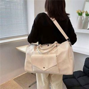 Sac de sport et de voyage élégant et simple en PU et polyester, grande capacité, à porter à l'épaule ou en bandoulière, certifié BSCI - Product Image 3