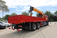Grue à flèche articulée montée sur camion HOWO 6T de haute qualité Certification CE pour les chantiers de construction avec moteur 4-8 tonnes