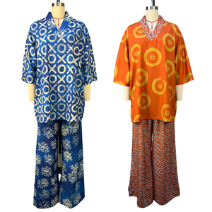 HK73351 Completo Trendy da Donna: Blusa con Stampa Dolce, Scollo a V e Maniche a Pipistrello e Pantaloni a Gamba Dritta - Set <span class=keywords><strong>Due</strong></span> Pezzi Abbigliamento Africano - Product Image 6