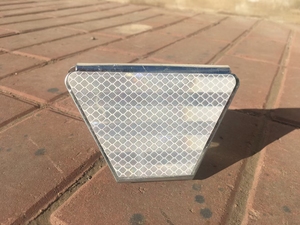 Etiqueta de contorno trapezoidal de venta directa del fabricante <span class=keywords><strong>Reflector</strong></span> de etiqueta de contorno de barandilla de alta velocidad - Product Image 4