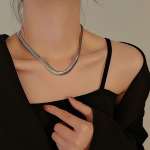 Collar de cadena de serpiente <span class=keywords><strong>suave</strong></span> y gruesa con perlas, de alta calidad, nuevo modelo 2021, para mujer, con baño electrolítico, estilo europeo americano - Product Image 3