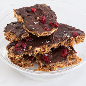 En gros, Snack croustillant Halal Gourmet au chocolat noir caramel, à la canneberge et au toffee, en forme de croûte, Marque privée, OEM, Vrac - Product Image 1