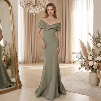 Robe d'été unie plissée taille empire, rouge sensuelle, sans bretelles, coupe ajustée, nouvelle collection 2026 pour femme, design de niche, sexy et romantique pour les soirées.
