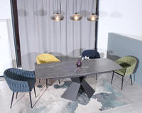 Ensemble de 4 places avec table à manger de couleur blanche, montage en surface