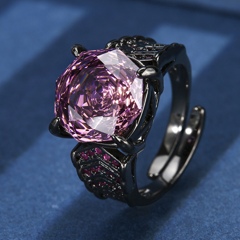 Bague ouverte en or noir avec rose séchée