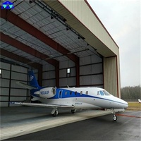Hangar préfabriqué en acier avec système de porte coulissante, résistance au vent 195 km/h, pour le stationnement d'avions de fret