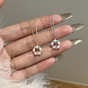 Collares con incrustaciones de circonio, cuentas de concha, perlas de agua dulce, colgante de flor redondo, collar sencillo y elegante, joyería de latón. - Product Image 3