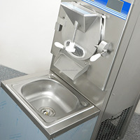 Machine à glace dure et gelato professionnelle ETL ICM-28SY sur pied avec refroidissement par eau, pulvérisateur, évier et congélateur discontinu en acier inoxydable