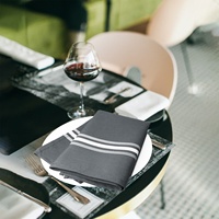 Serviettes en tissu rayées grises en polyester filé 18"x22" pour la restauration, teintes en masse, pour restaurants et hôtels, vente en gros