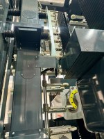 Centre de traitement du verre vertical CNC THUNDER à changement d'outil automatique pour fraisage, perçage et polissage à grande vitesse