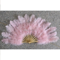 Éventails en plumes d'autruche teintes en rose pour mariage et fête nuptiale