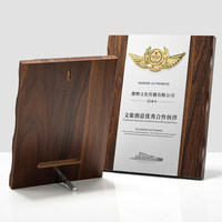 Trophées en bois sur mesure avec gravure et impression UV – Récompenses durables pour employés et hommages à la retraite