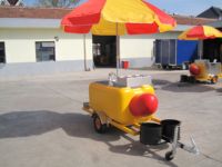 Chariot à hot-dogs populaire pour l'extérieur avec parasols