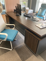 Meubles de bureau de luxe, design moderne de haute qualité, table de travail, bureau de direction avec armoire