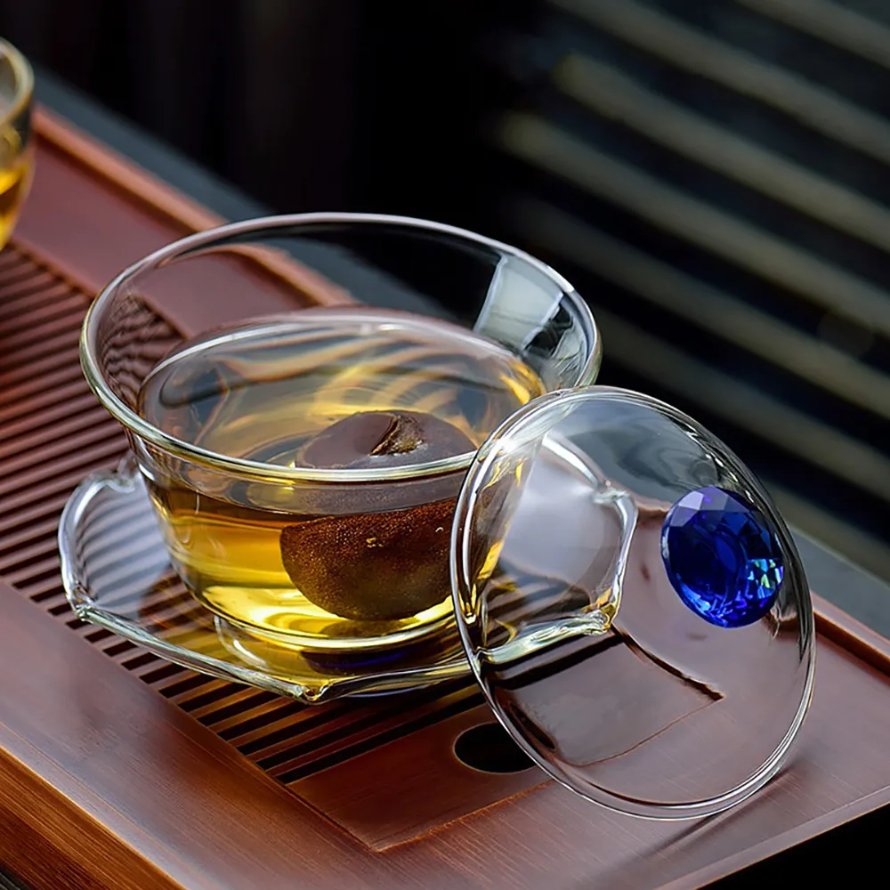 Bán buôn nhỏ 160ml màu thủy tinh Borosilicate Tea Cup miệng thổi gaiwan Glass Tea Cup với chiếc đĩa