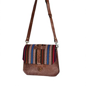 Sac bandoulière bohème géométrique tissé, sac messager ethnique en cuir tissé, sac à l'épaule vintage, sac artisanal en cuir bohème pour femme - Product Image 3