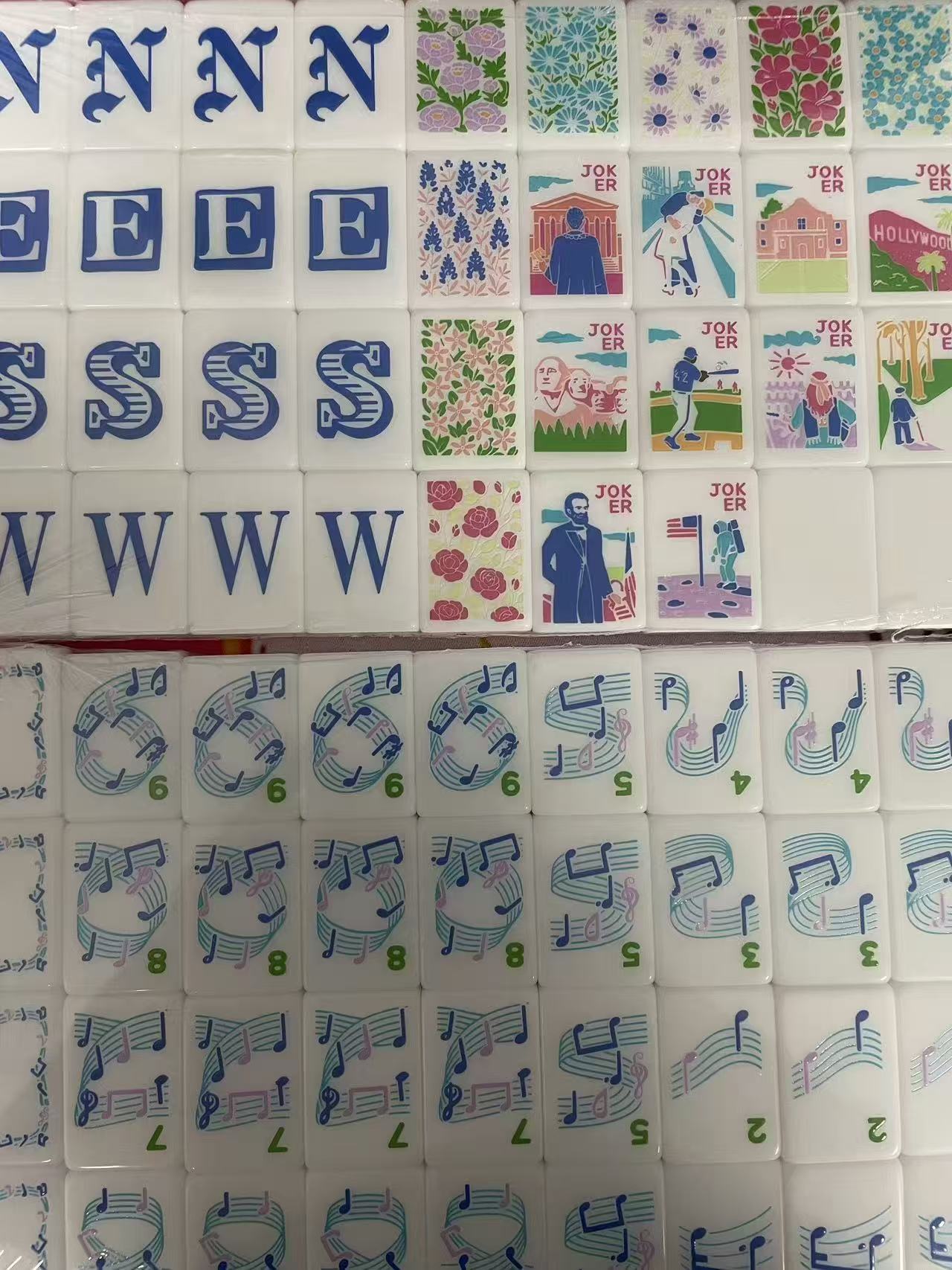Ensemble de figurines western avec logo