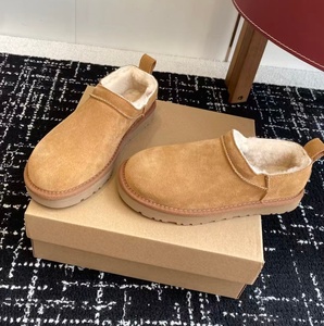 Chaussures d'hiver en daim châtain pour femmes, à enfiler, doublées de fourrure, à cheville basse, antidérapantes, chaudes, type bottes de neige - Product Image 2