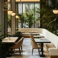 Ensemble de mobilier moderne pour hôtel, restaurant, salon de thé, café : canapé, banquette, table et chaises en marbre et cuir