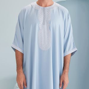 ثوب رجالي مغربي مريح بتطريز بسيط وأكمام قصيرة، ملابس إسلامية مخصصة، ثوب رجالي سادة بالجملة - Product Image 1
