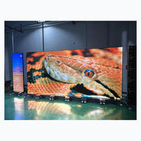 Pantalla LED a Todo Color para Interiores de 70 Pulgadas P2.3, Soporte de Pie para Carteles, Sistema de Control Novastar AD20, 600-850cd/sqm