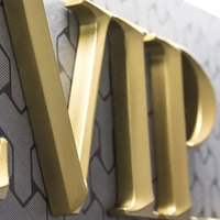 Lettre biseautée prismatique peinte sur mesure sans rétroéclairage, extérieure, en laiton, bronze ou aluminium gravé en 3D