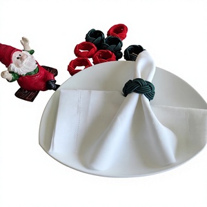 Porte-serviettes de Noël mignon en résine écologique avec motif floral pour la décoration de table de fête de fin d'année - Product Image 1