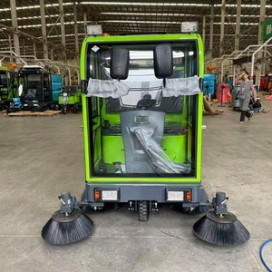 Spazzatrice Stradale Industriale Chiusa ad Alta Pressione Potenziata con Funzionalità di Spruzzatura d'Acqua per la Soppressione della Polvere - Product Image 2