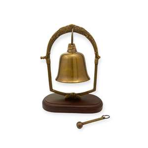 Cloche en laiton et bois antique de 4 pouces montée sur un support léger de 10 pouces pour bureau, comptoir, réception, décoration - Product Image 1