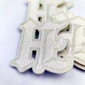 Parches de Diseño Personalizados Ecológicos con Flores y Corazones Bordados, con Revestimiento Termoadhesivo para Blusas y Sombreros - Product Image 2