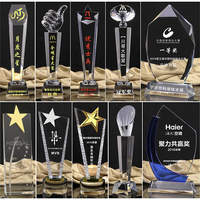 Artisanat en cristal fait main poli de trophée de globe de la terre avec la base élégante pour des souvenirs