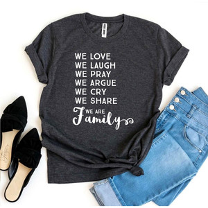 T-shirt amiamo ridiamo siamo famiglia - Product Image 5