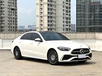 Voiture d'occasion Classe C C260 L 2023, 2.0L Turbo Automatique, sièges en cuir, pneus R19, toit ouvrant panoramique, extérieur blanc