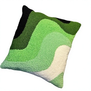 Housse de coussin décorative carrée moderne en peluche tuftée géométrique, lavable, motif vert, noir, crème - Product Image 1
