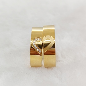Anillos <span class=keywords><strong>de</strong></span> Compromiso y Matrimonio <span class=keywords><strong>de</strong></span> Alta Calidad con Forma <span class=keywords><strong>de</strong></span> Corazón, Juego <span class=keywords><strong>de</strong></span> 2 Piezas, Anillos <span class=keywords><strong>de</strong></span> <span class=keywords><strong>Promesa</strong></span> para Parejas, Joyería Chapada en Oro <span class=keywords><strong>de</strong></span> 18k al por Mayor - Product Image 1