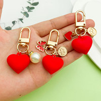 Llavero Colgante de Resina con Diseño de Corazón Rojo Brillante para Niñas, Accesorios Pequeños y Frescos para Parejas, Adornos Colgantes para Bolsos