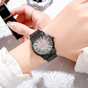 Montre pour femme au design décontracté avec chiffres romains, grand cadran tendance, bracelet en acier serti de diamants - Product Image 3
