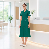 Robe Tunique Infirmière Femme à Manches Courtes avec Passepoil Contrastant, Robe Uniforme Médicale Coupe Évasée à Patte de Boutonnage Discrète, Logo Personnalisé pour Hôpital
