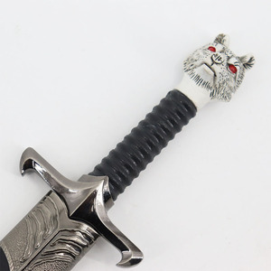 Juguete de daga de cabeza de lobo de metal, <span class=keywords><strong>Arma</strong></span> de cosplay y accesorio de juego de rol coleccionable diseñado específicamente para niños, seguro y duradero - Product Image 2