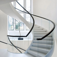 Escalier d'entrée large en duplex, intérieur, contemporain, durable, en bois et en acier inoxydable incurvé