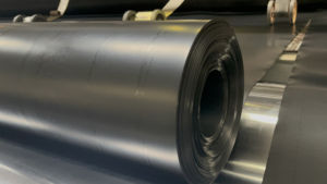 Géomembranes HDPE noires de 0,5 mm à 1,5 mm pour projets de barrages, fermes piscicoles, fermes crevettes et applications modernes - Product Image 6