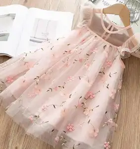 Vente en gros Nouveau design de vêtements d'été pour enfants robe de princesse rose pour filles nouveau style en dentelle avec broderie en tulle