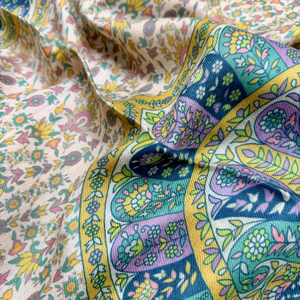 Écharpes et Stoles Imprimées Numériquement Haut de Gamme Personnalisées Douces Légères Tendance OEM ODM Marque Privée Vente en Gros Fournisseur d'Usine - Product Image 2