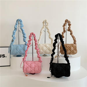 Nuevas tendencias diseñador Color sólido bolso de hombro mujer nueva moda Simple nube plisado diseño hombro bandolera cilindro bolso - Product Image 6