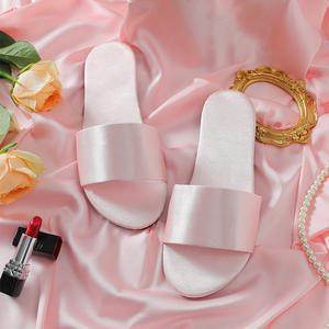 Sandal Hadiah Pengiring Pengantin Wanita Sandal Bordir Pernikahan Esensial Jubah <span class=keywords><strong>Satin</strong></span> Pengantin Sandal Yang Cocok - Product Image 2