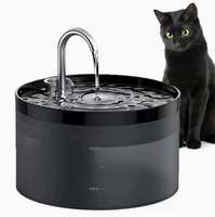 Fontaine à eau pour animaux de compagnie (chiens et chats) 2,2 L, design tendance, ultra-silencieuse, pompe en plastique activée par filtre à charbon, robinet automatique pour eau fraîche