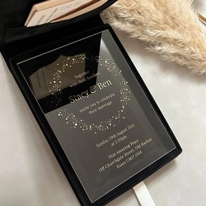 Boîte de suite d'invitation de mariage de luxe en velours noir avec monogramme doré, choix de plat en acrylique, RSVP, impression personnalisée - Product Image 4